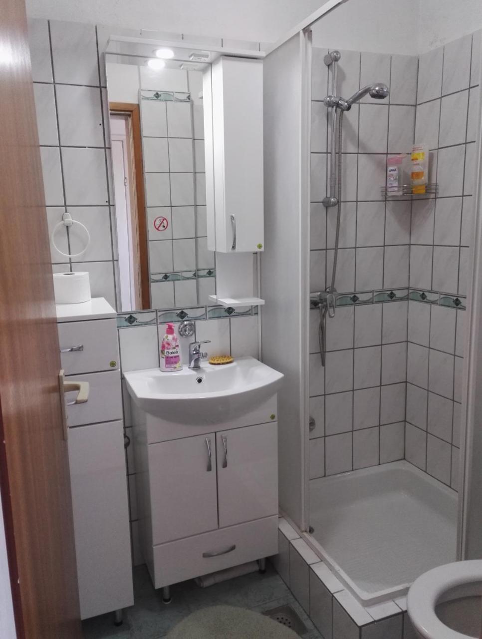 Hotel Prenociste Orhideja Odžak Esterno foto